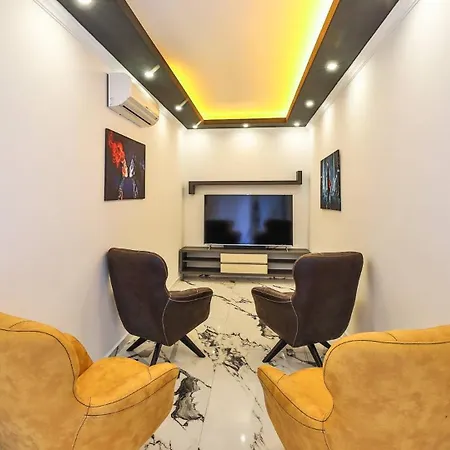 Luxury 2 Bedroom *