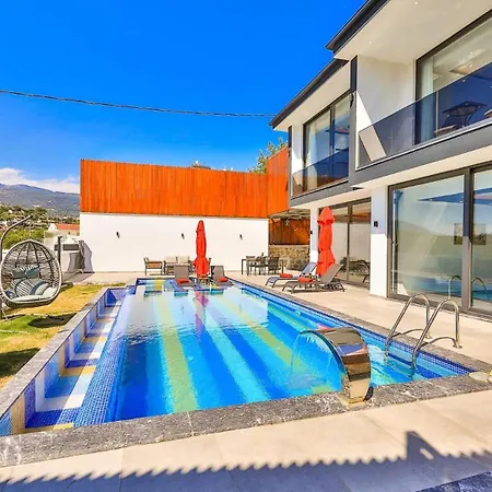 Luxury 2 Bedroom *