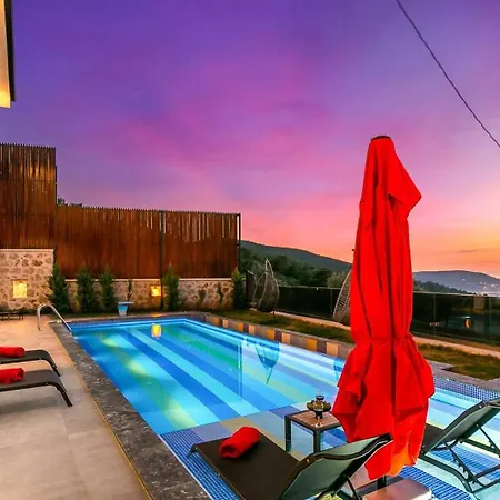 Luxury 2 Bedroom *