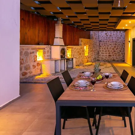 Luxury 2 Bedroom *