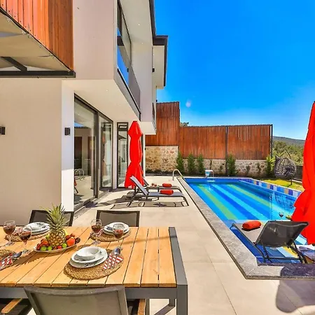 Luxury 2 Bedroom Villa *