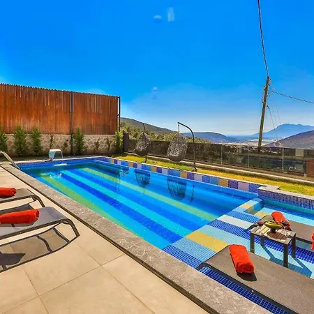 Luxury 2 Bedroom *